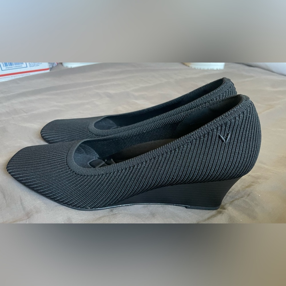 VIVAIA - Black Margot Pro - Square Toe With Pressure Relief Insoles Wedge SZ 42